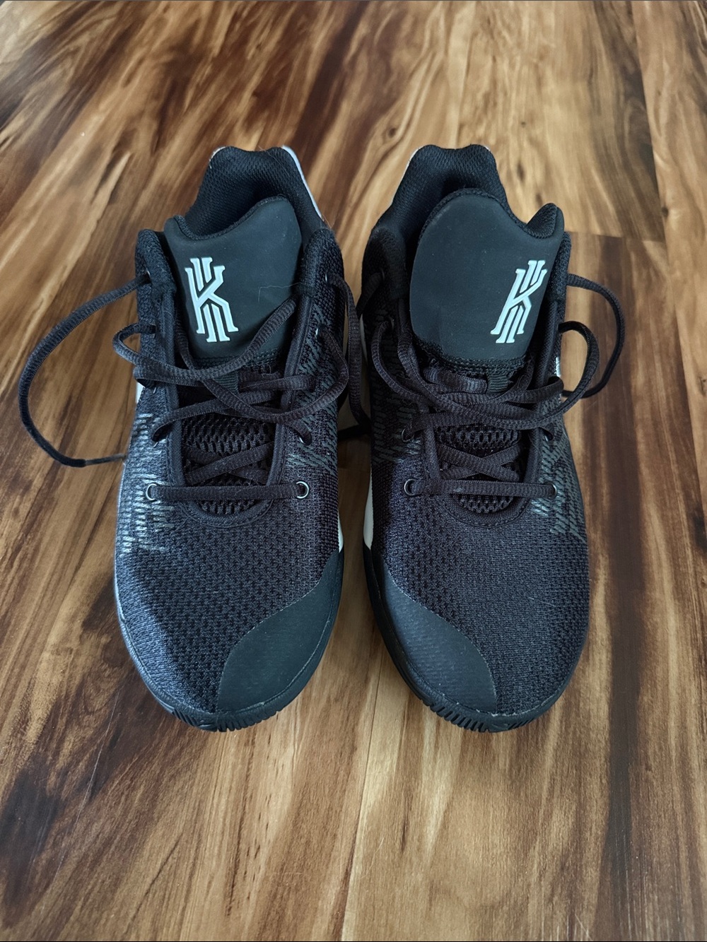 Youth Nike Kyrie Flytrap II Basketball Shoes 👟 🏀